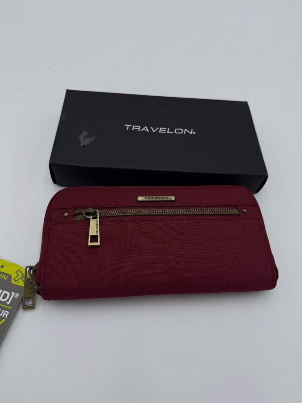 Travelon RFID Blocking Wallet Burgundy With Box Zip around New
